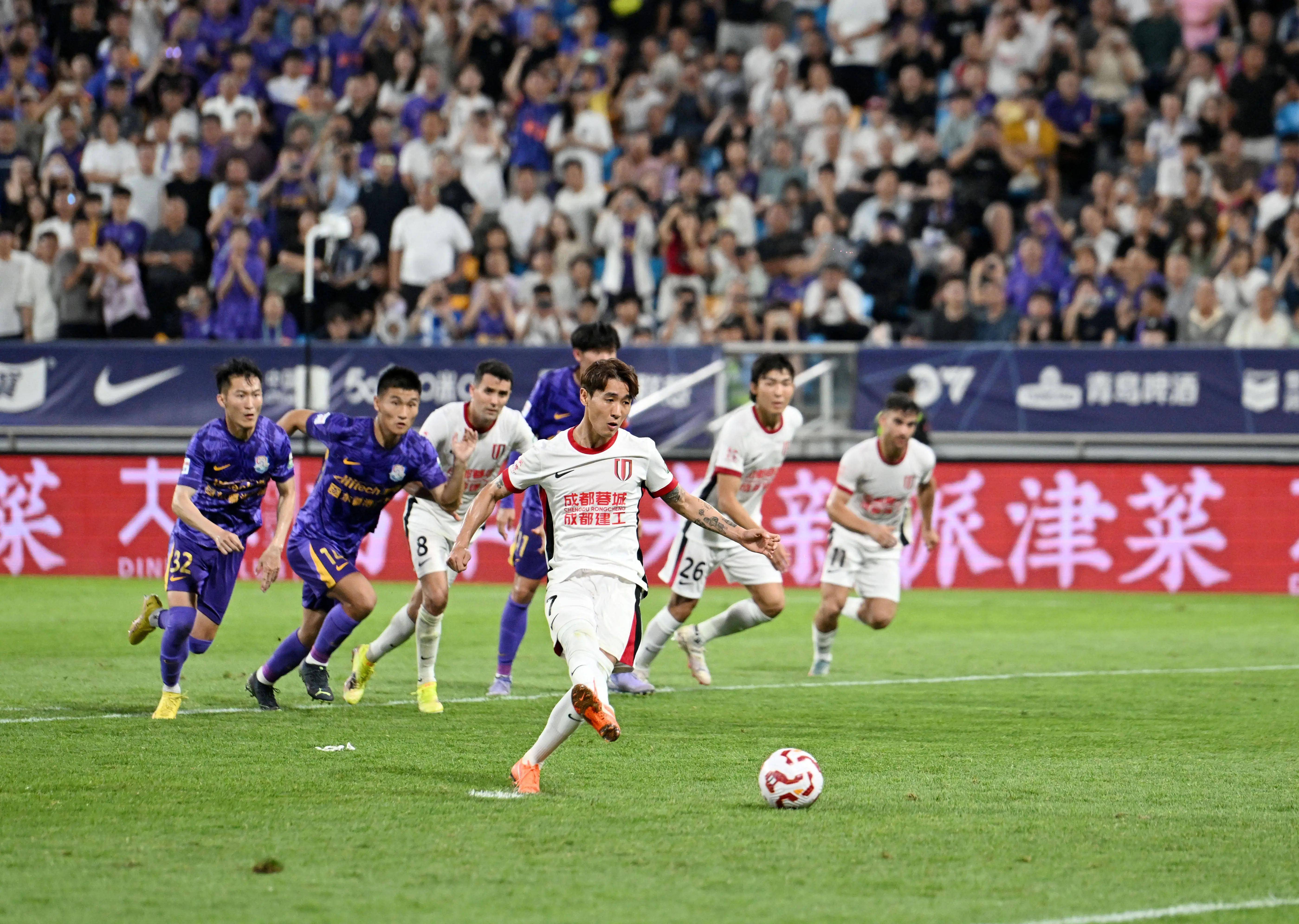 开云娱乐-转折点！曼联回应争议，西甲清晨攻防权衡，气氛紧张，球探报告显示潜力的简单介绍