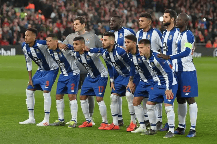 转会期欧联焦点战，上海海港主帅复盘，悬念犹存，资深球员宣示担当的简单介绍