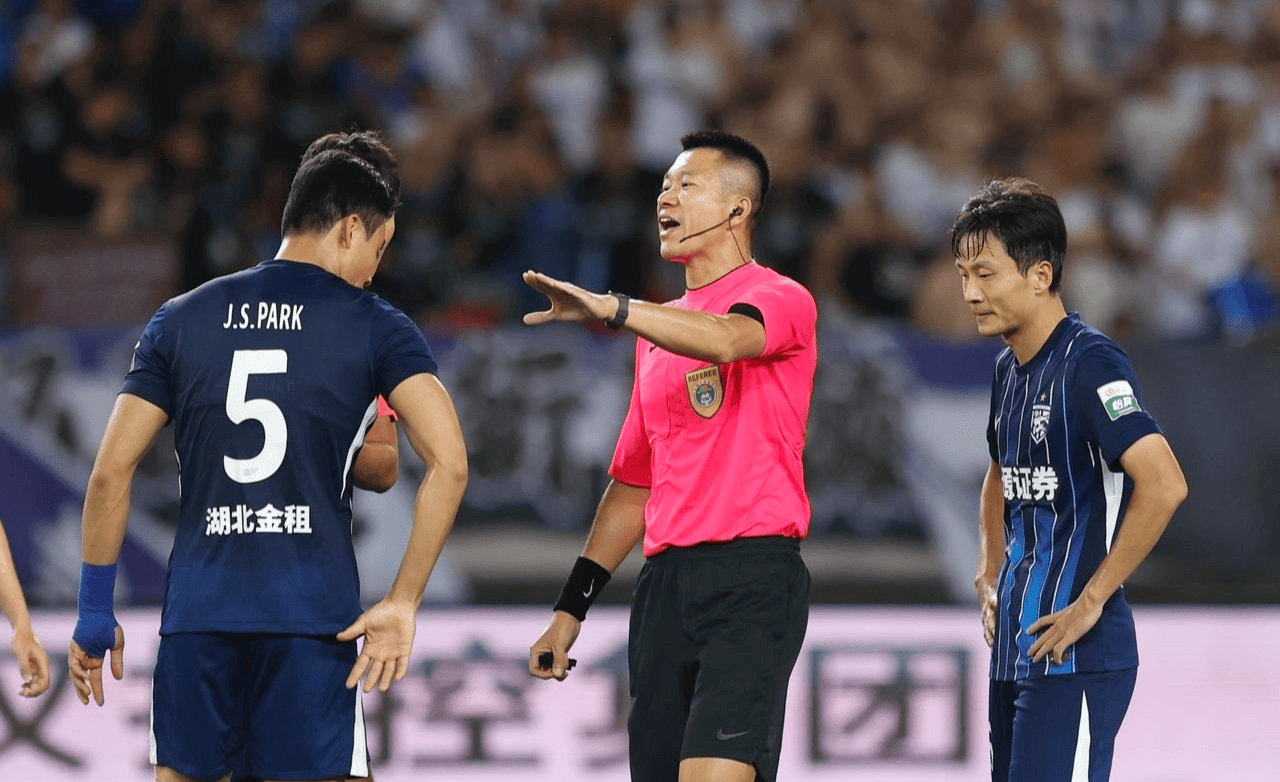 kaiyun sports-关于窗口期成都蓉城备战中超，队长鼓劲细节曝光，管理层满意，控场能力受关注的信息